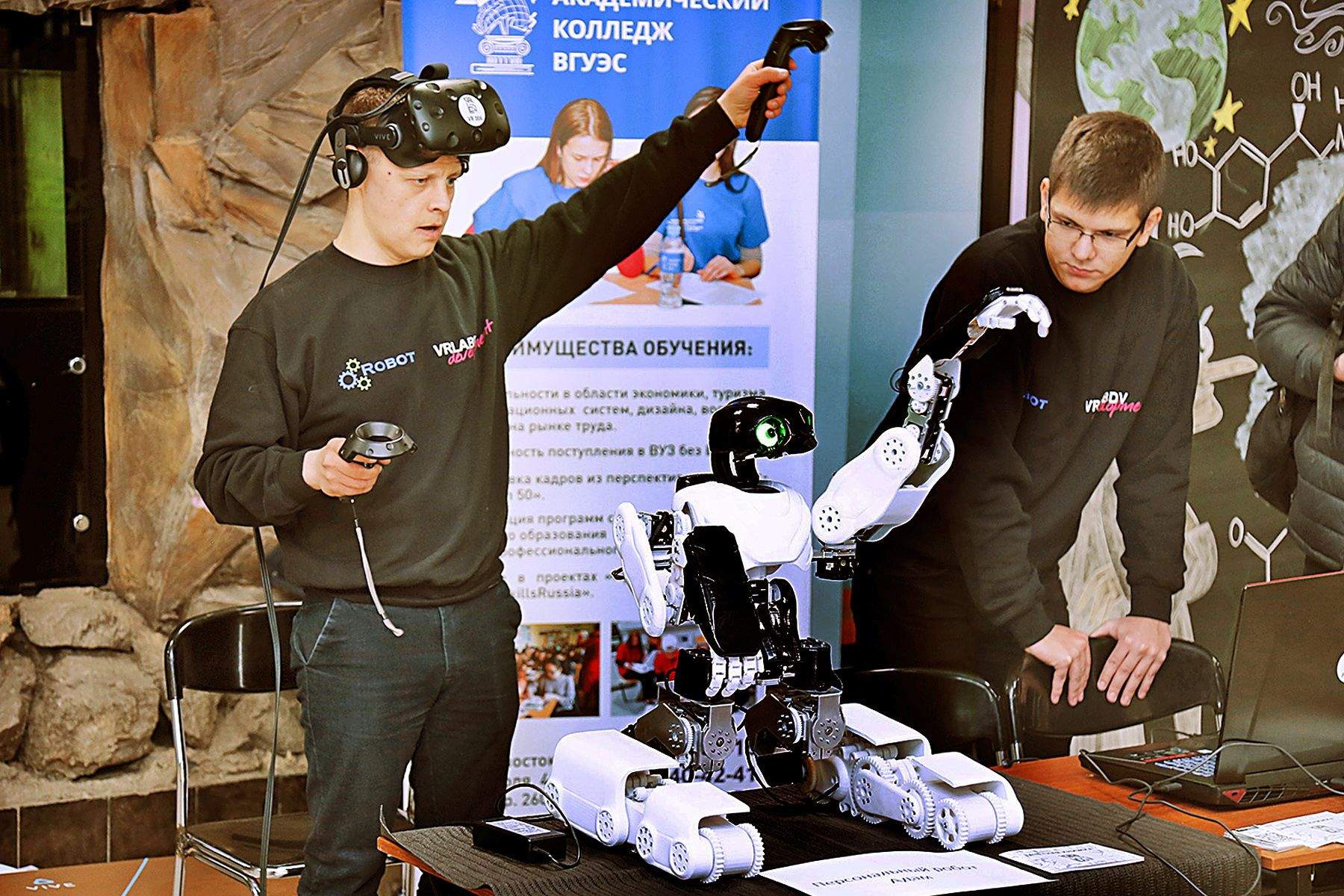Изобретение выпускника ВГУЭС — робот ADAM — поможет резидентам детского технопарка «Кванториум» изучать робототехнику