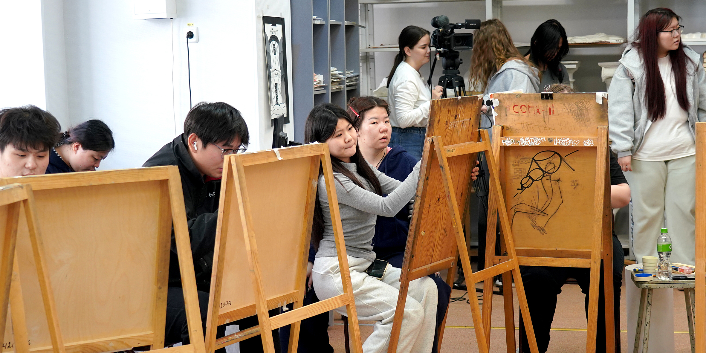 В ВВГУ проходят открытые уроки рисования для всех желающих