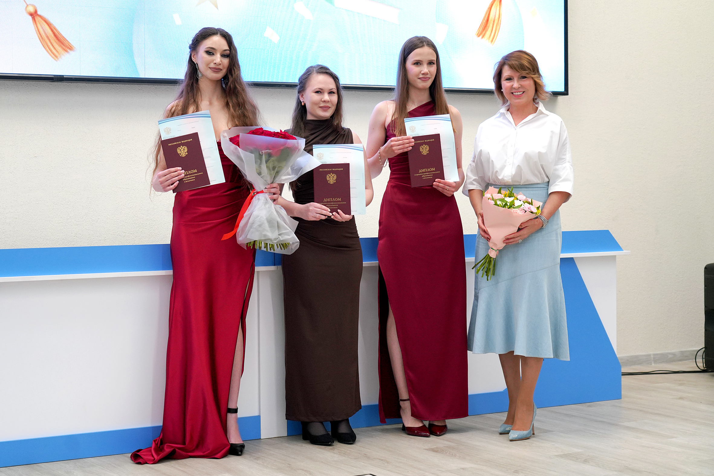 Первый выпуск «элиты образования»: ректор ВВГУ поздравила учителей начальных классов с историческим событием