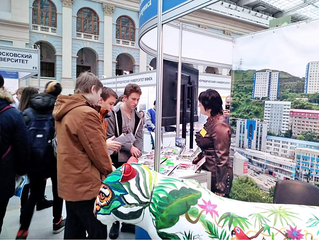 Абитуриенты западных и центральных регионов страны выбирают ВГУЭС