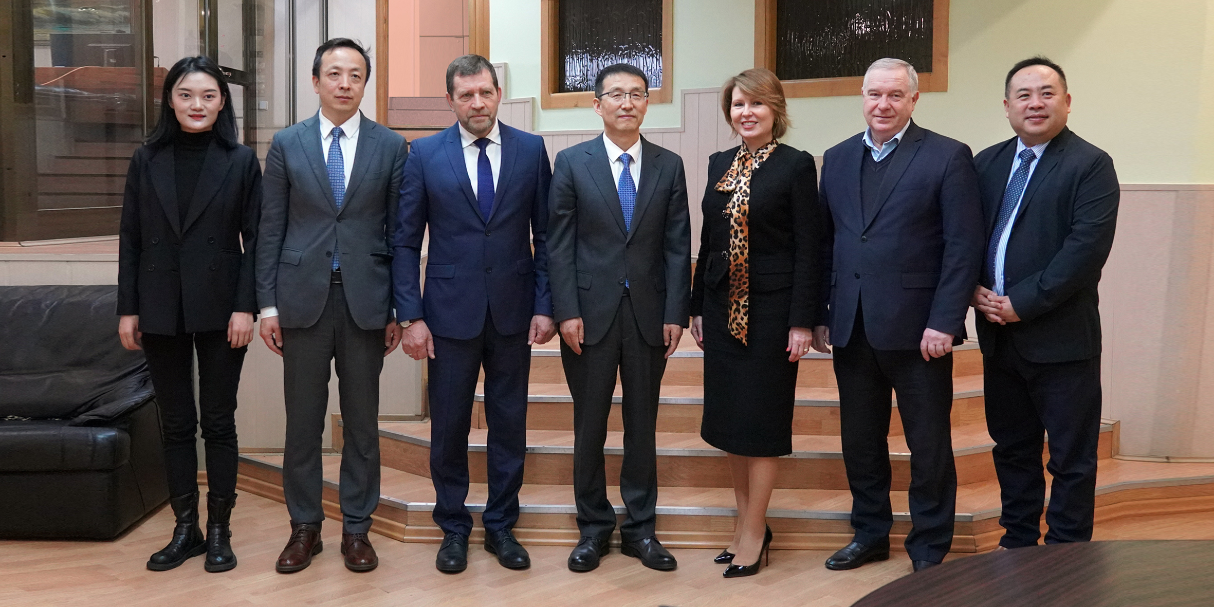 Татьяна Терентьева и Генеральный консул КНР У Дэминь обсудили развитие сотрудничества ВВГУ и китайских вузов