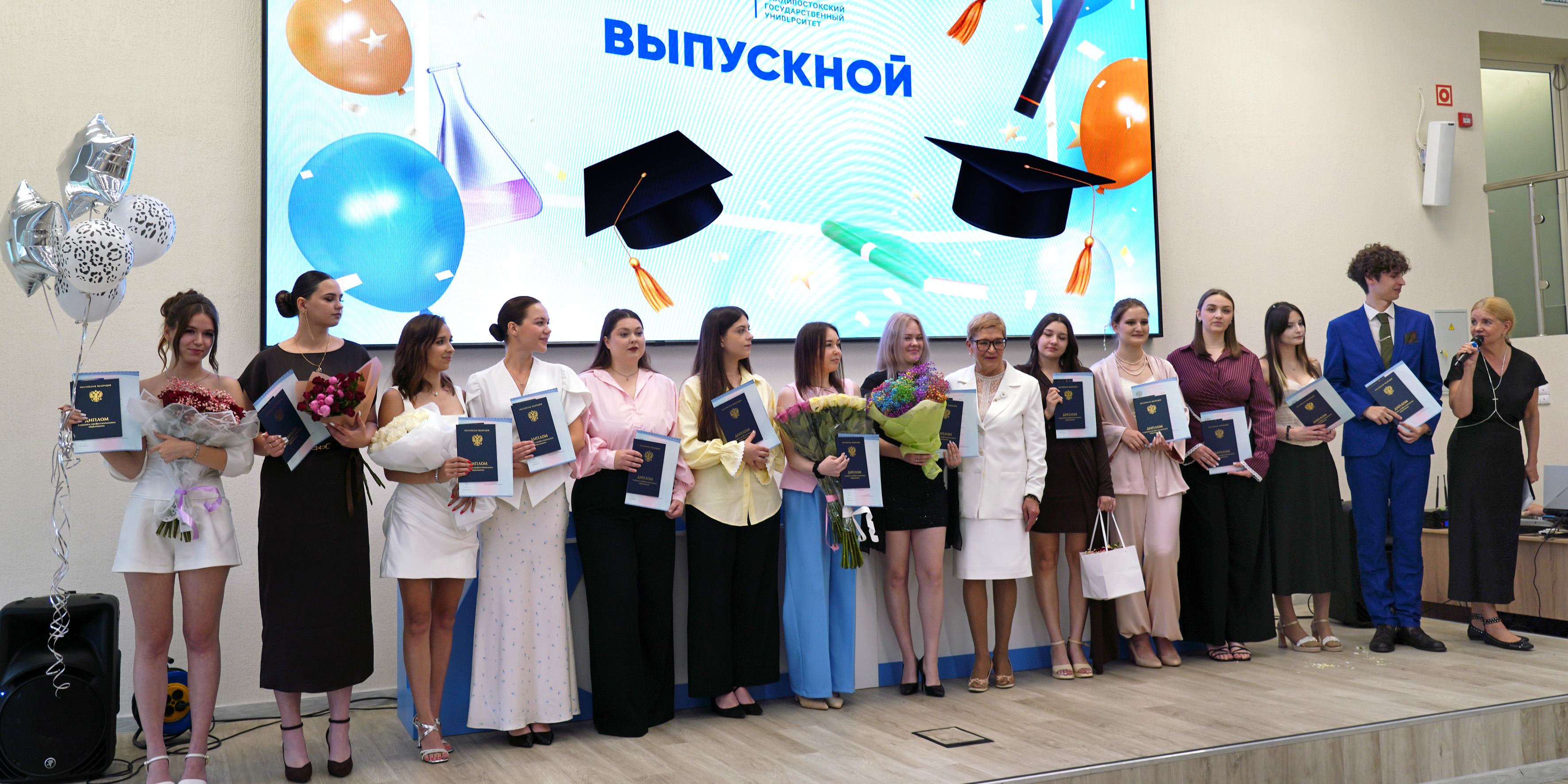 Первый выпуск «элиты образования»: ректор ВВГУ поздравила учителей начальных классов с историческим событием