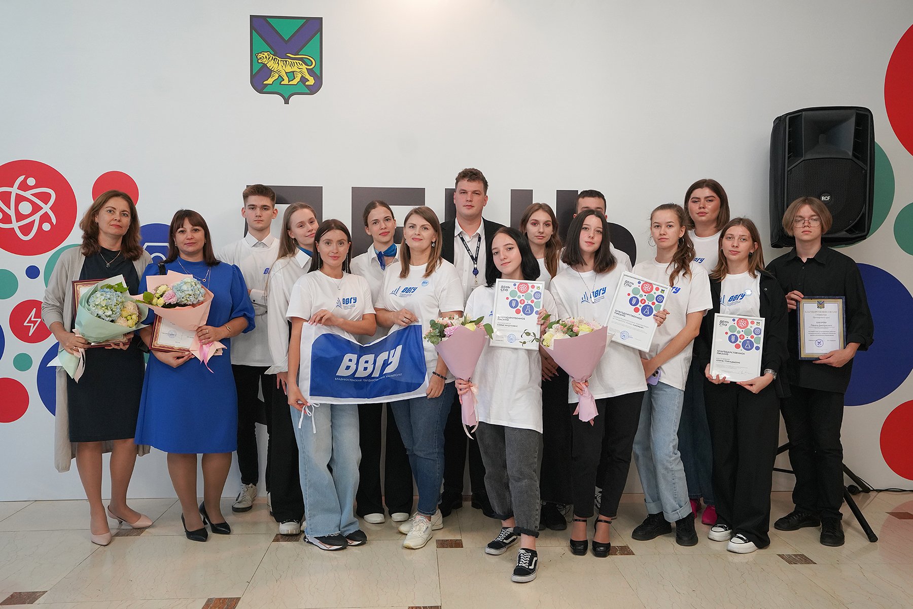 Студенты и преподаватели колледжей ВВГУ отметили профессиональный праздник и получили заслуженные награды