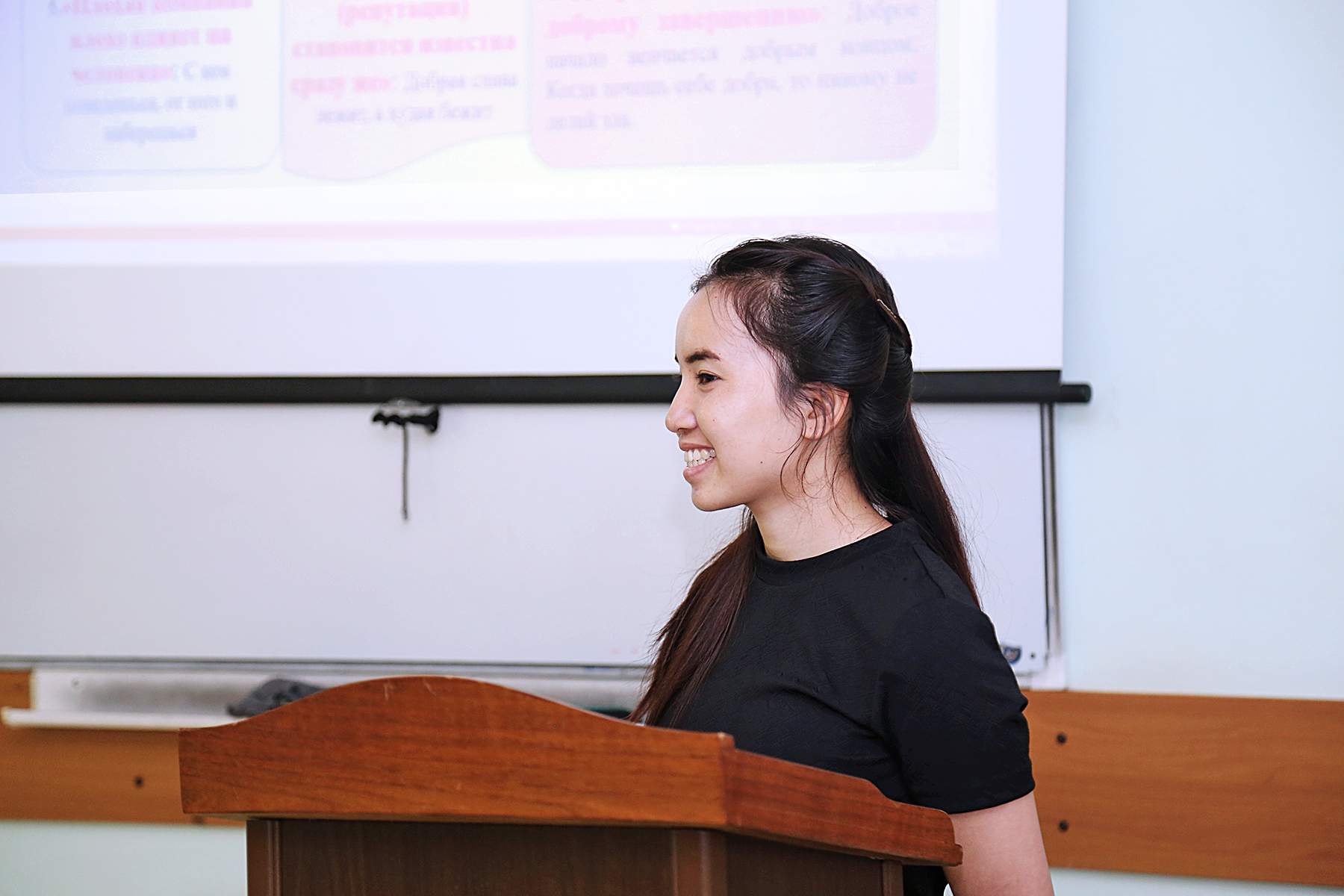 Первый выпуск бакалавров из Лаоса: выпускница ВГУЭС будет преподавать русский язык во Вьентьяне