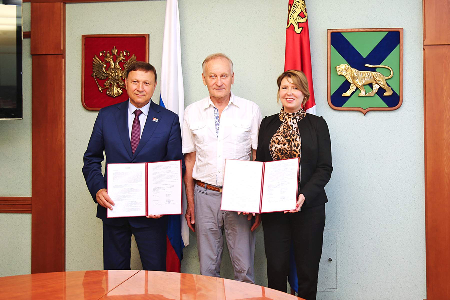 Соглашение о сотрудничестве между ВГУЭС и Заксобранием Приморского края подписали ректор университета Татьяна Терентьева и спикер краевого парламента