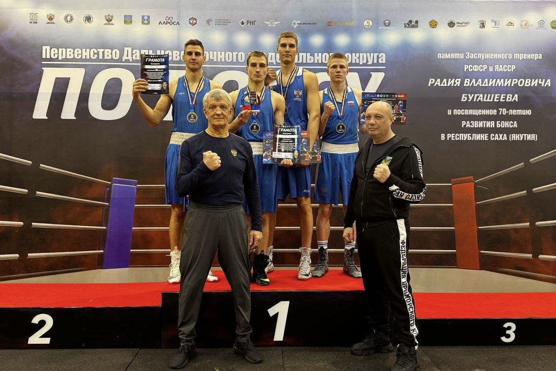 Спортсмены ВВГУ разделили пьедестал первенства Дальнего Востока по боксу