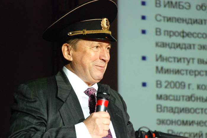 Поздравляем директора Института международного бизнеса и экономики ВГУЭС А.П. Латкина с 65-летием!