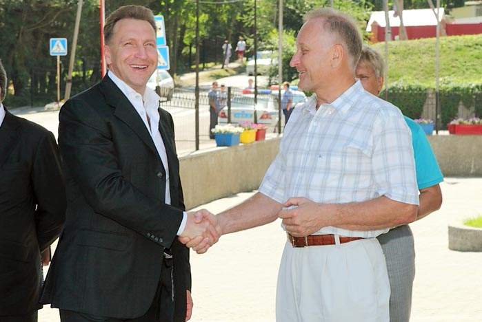 Игорь Шувалов побывал в спорткомплексе ВГУЭС «Чемпион-2» на ул.Чапаева.