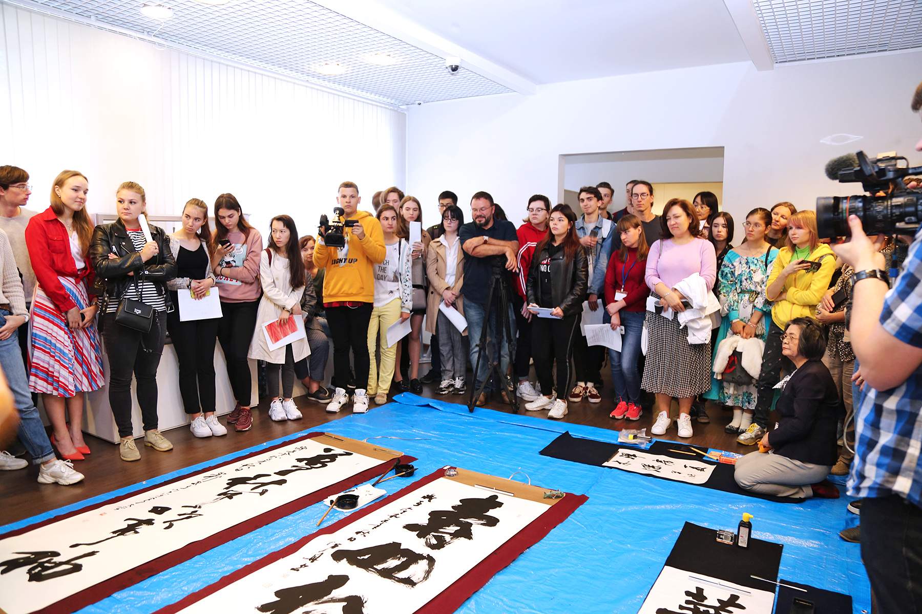 Искусство Востока: во ВГУЭС состоялся мастер-класс по каллиграфии