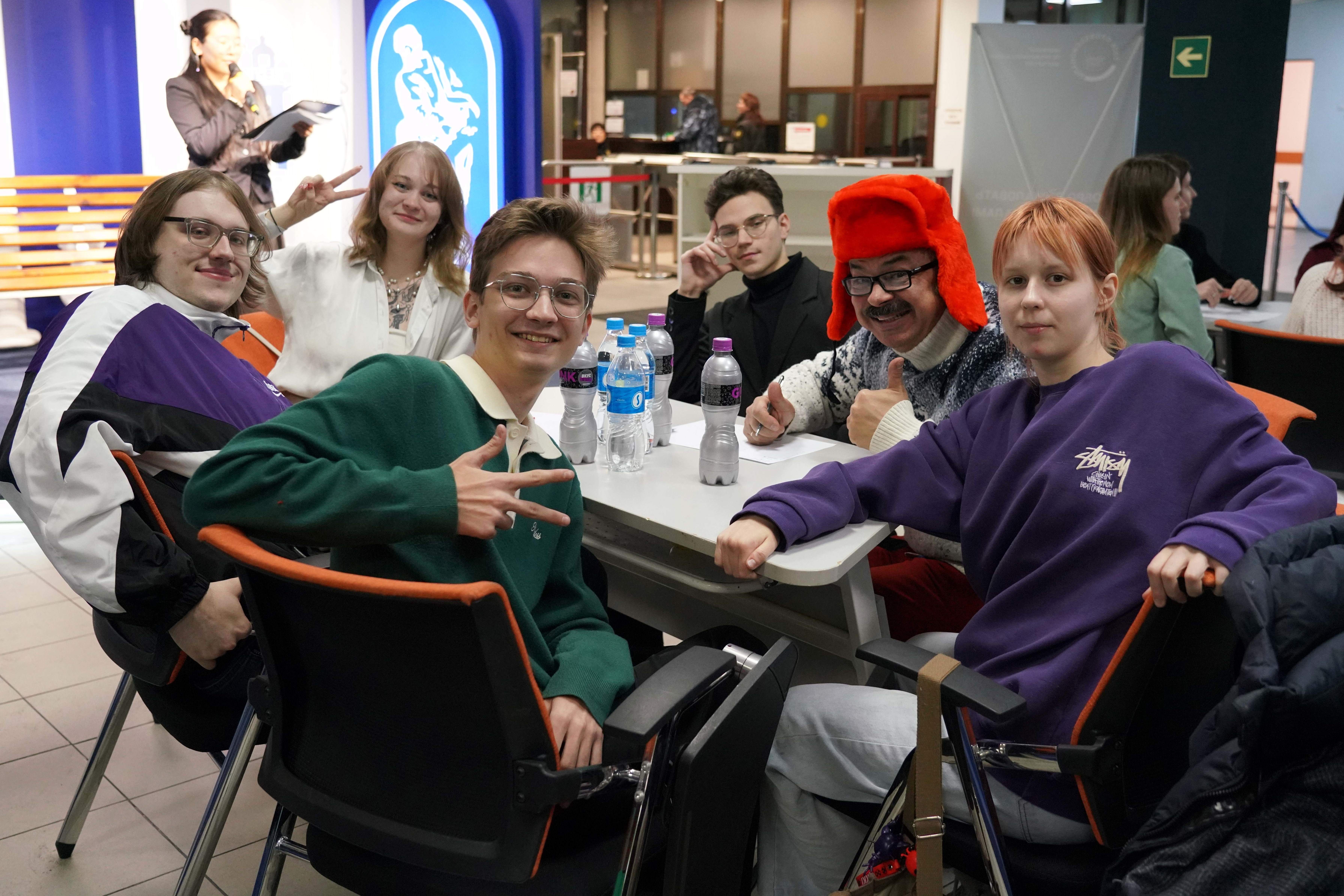 Десять лет битвы умов: в ВВГУ разыграли юбилейный Кубок ректора по «Что? Где? Когда?»