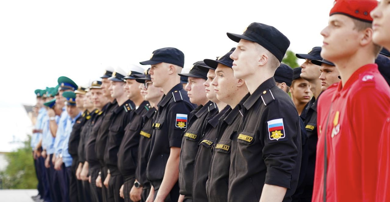 Курсанты военно-учебного центра ВВГУ встретили во Владивостоке икону «Собор покровителей воинства российского»