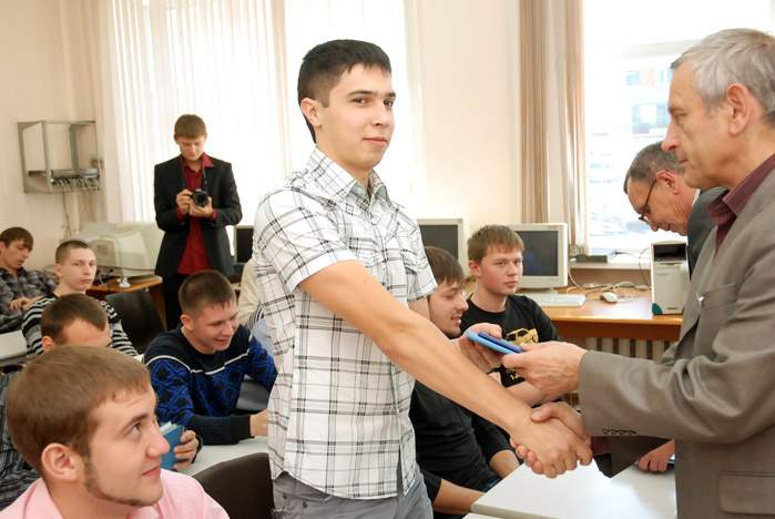 Студенты ВГУЭС направления "радиотехника" получили первые дипломы