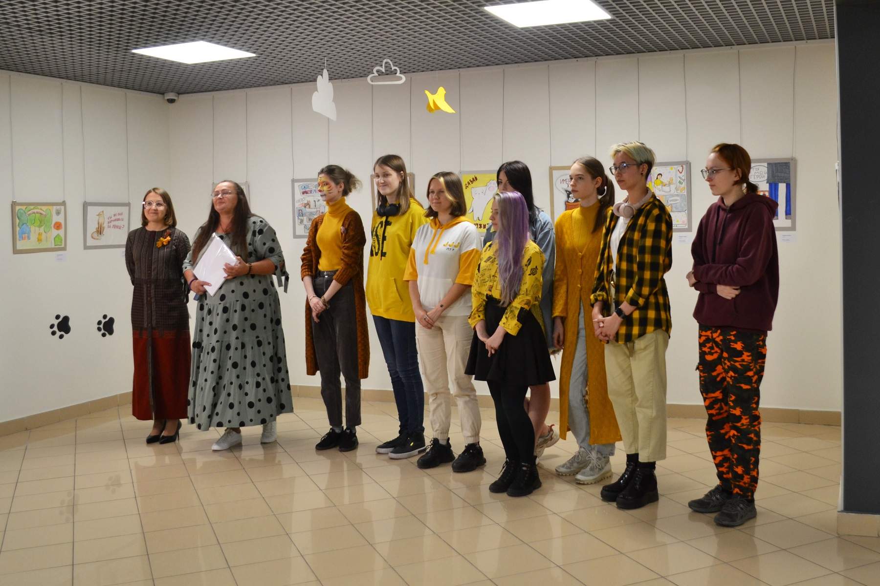 В ВВГУ открылась выставка в поддержку бездомных животных