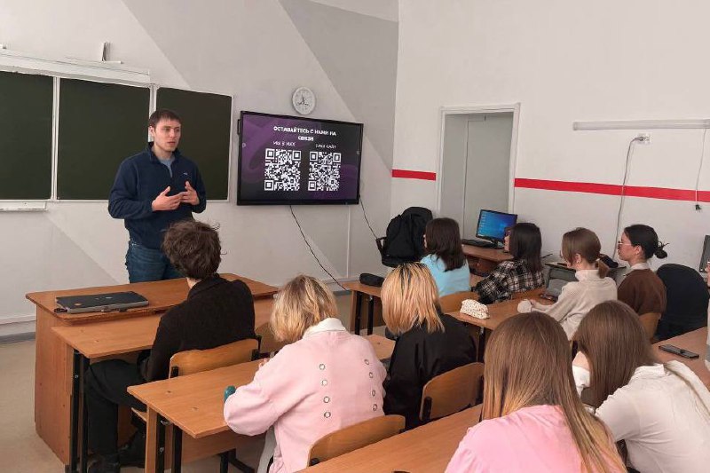 Студенты и сотрудники ВВГУ провели профориентационный тур для 600 школьников Приморья