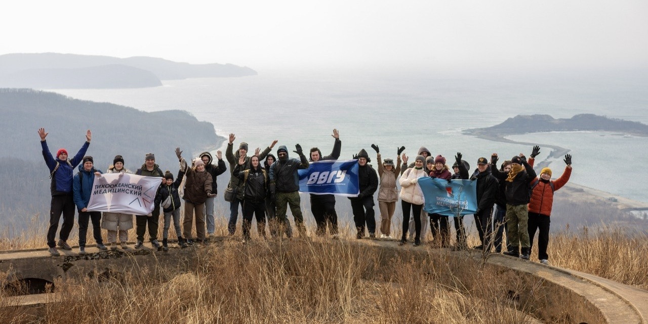 Студенты ВВГУ и ТГМУ посетили форт Князя Рюрика в годовщину воссоединения Крыма с Россией