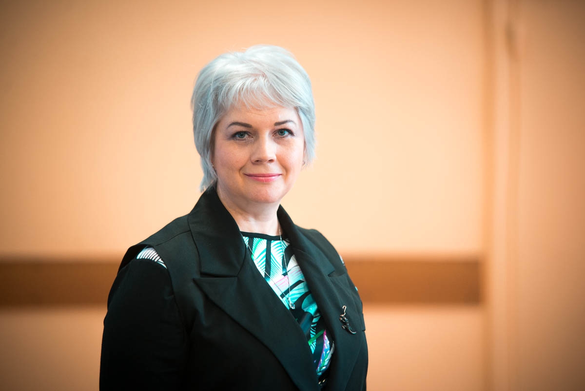 По лицу и по тату читает человека доцент Института сервиса, моды и дизайна ВГУЭС Людмила Мельникова