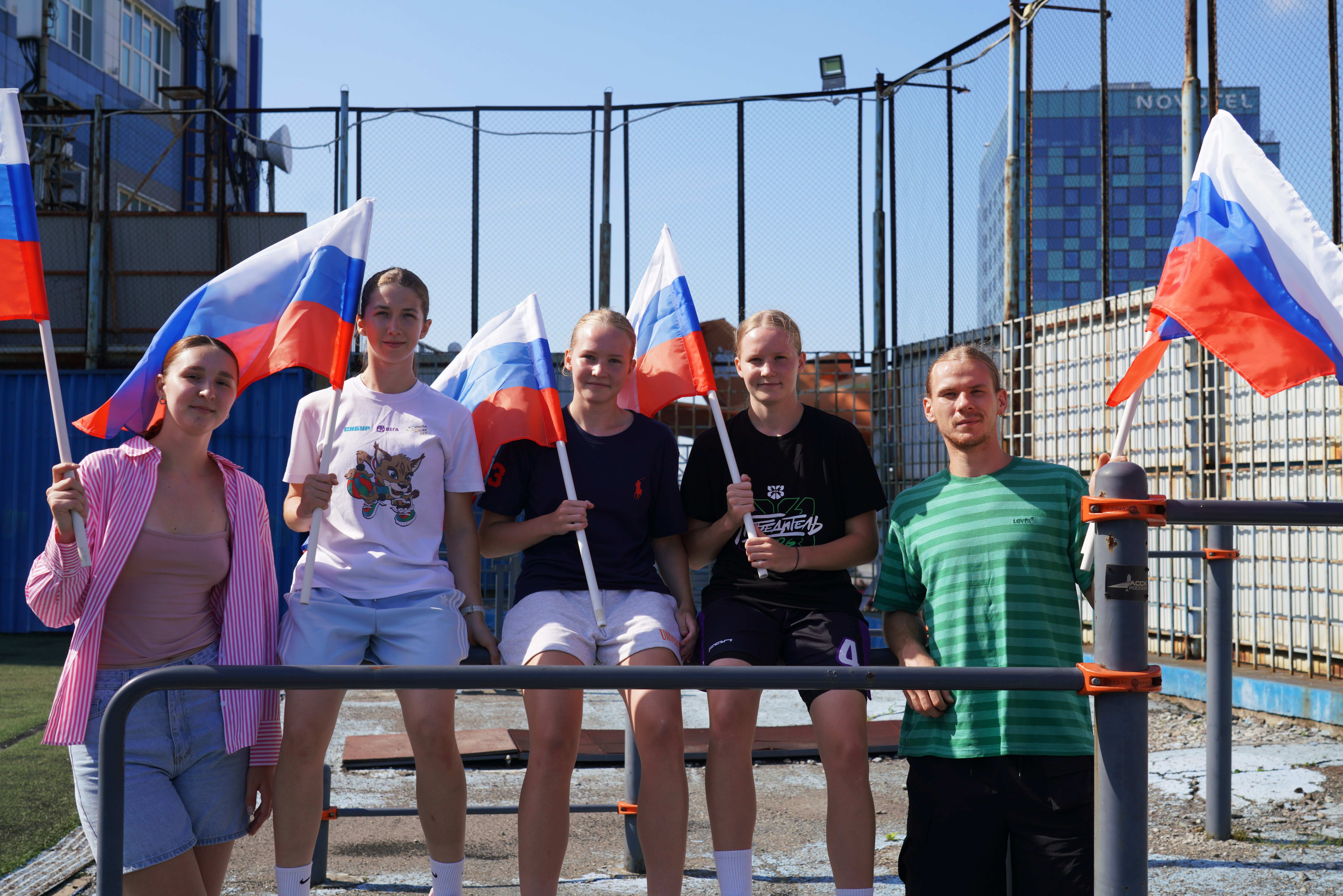 В ВВГУ прошёл спортивный забег ко Дню Государственного флага России