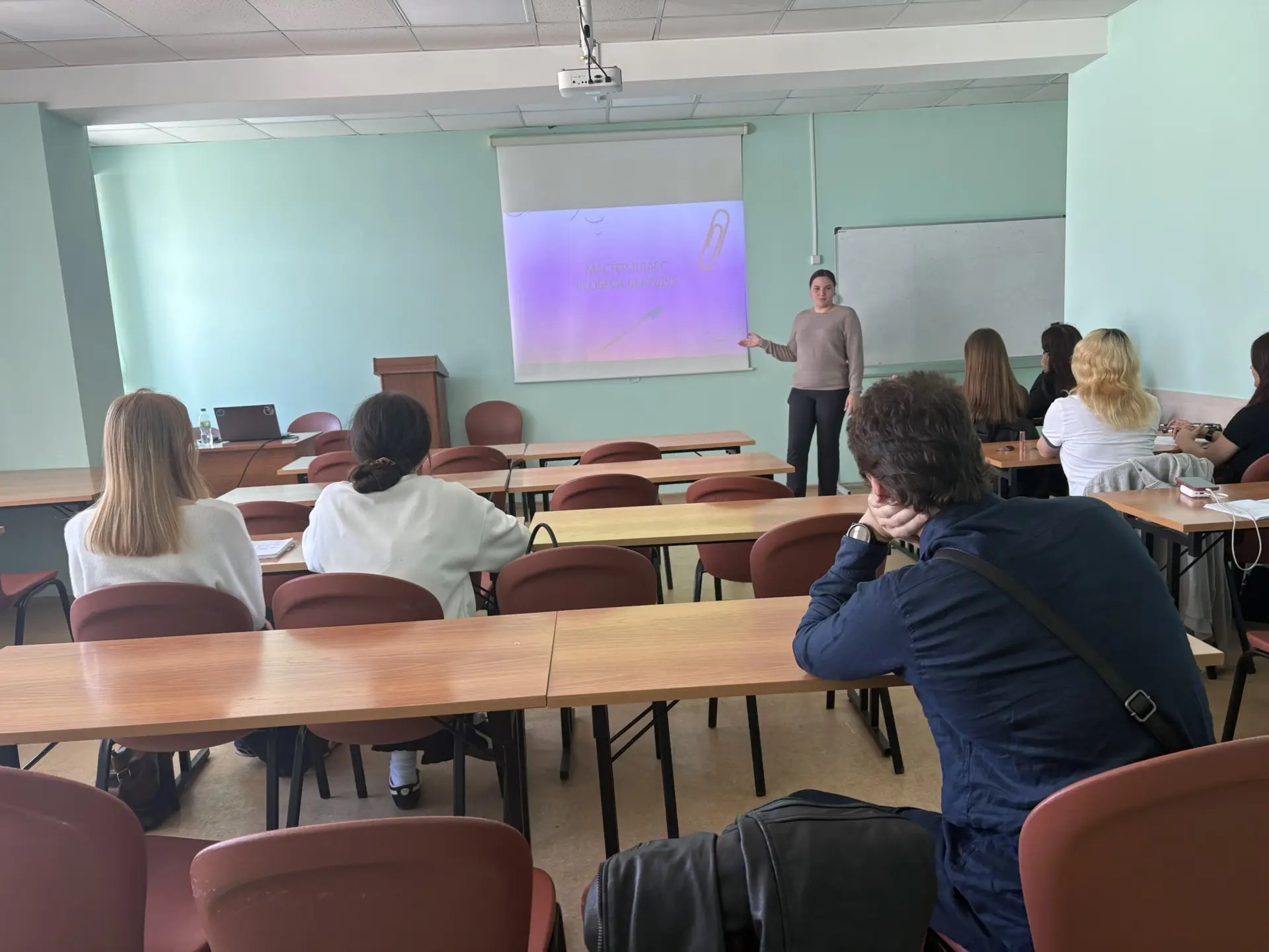 В академическом колледже прошел мастер-класс «Продай товар»