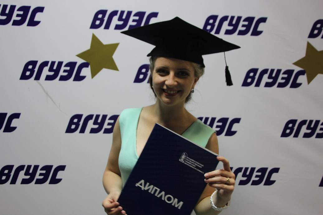 Выпускникам ВГУЭС выдают дипломы нового образца