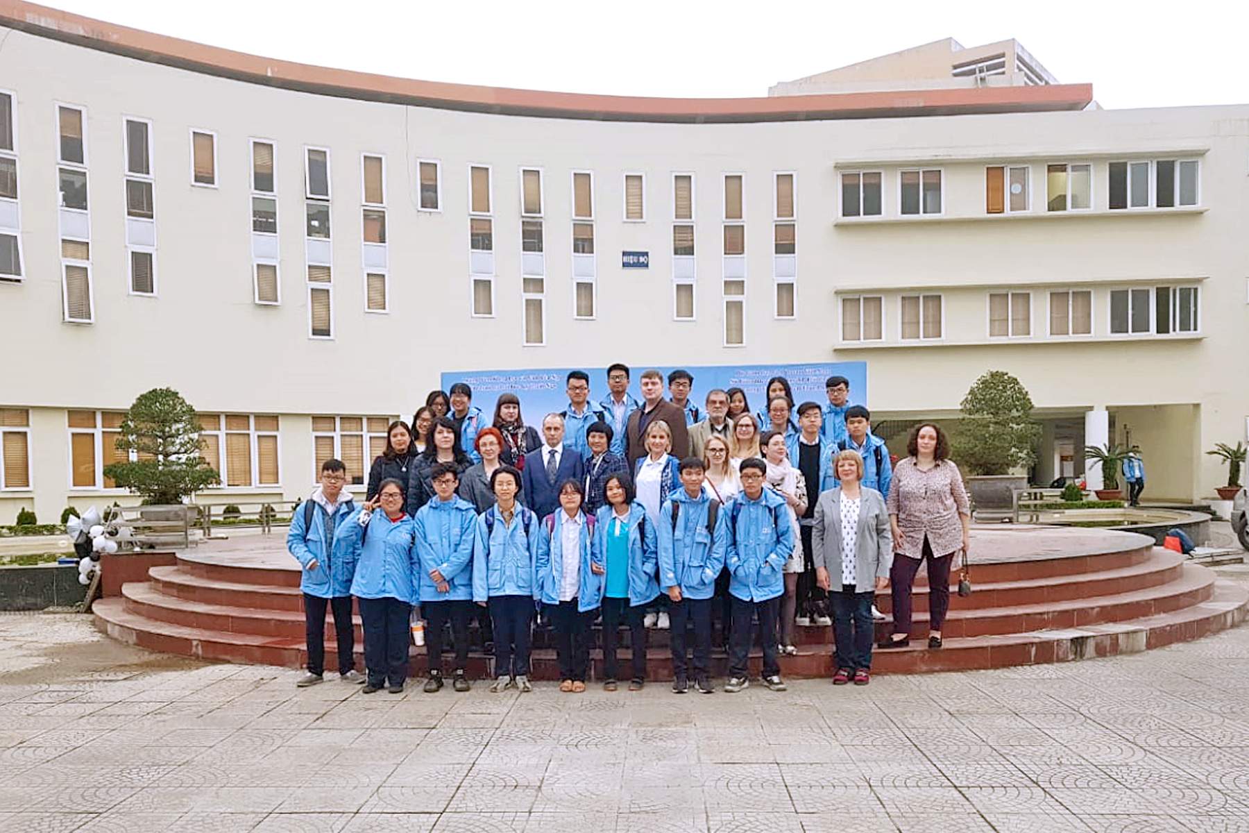 Делегация ВГУЭС во Вьетнаме: партнёрские отношения между университетами и продвижение русского языка