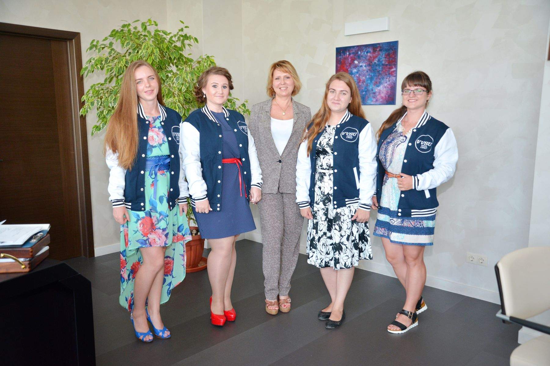 Победители фотоконкурса #выпускниквгуэс2016 получили призы из рук ректора