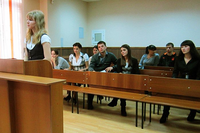 Юристы ИПУ защитили отчёты по преддипломной практике