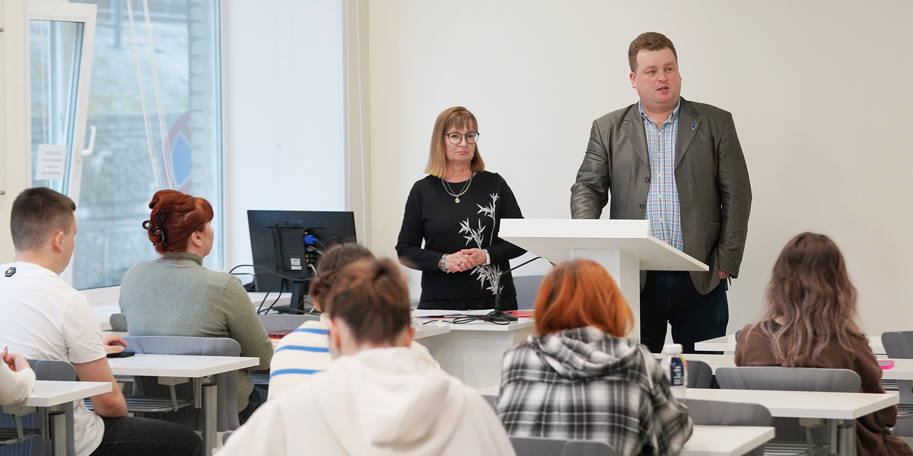 Выпускников ВВГУ приглашают начать карьеру в образовательных учреждениях Владивостока