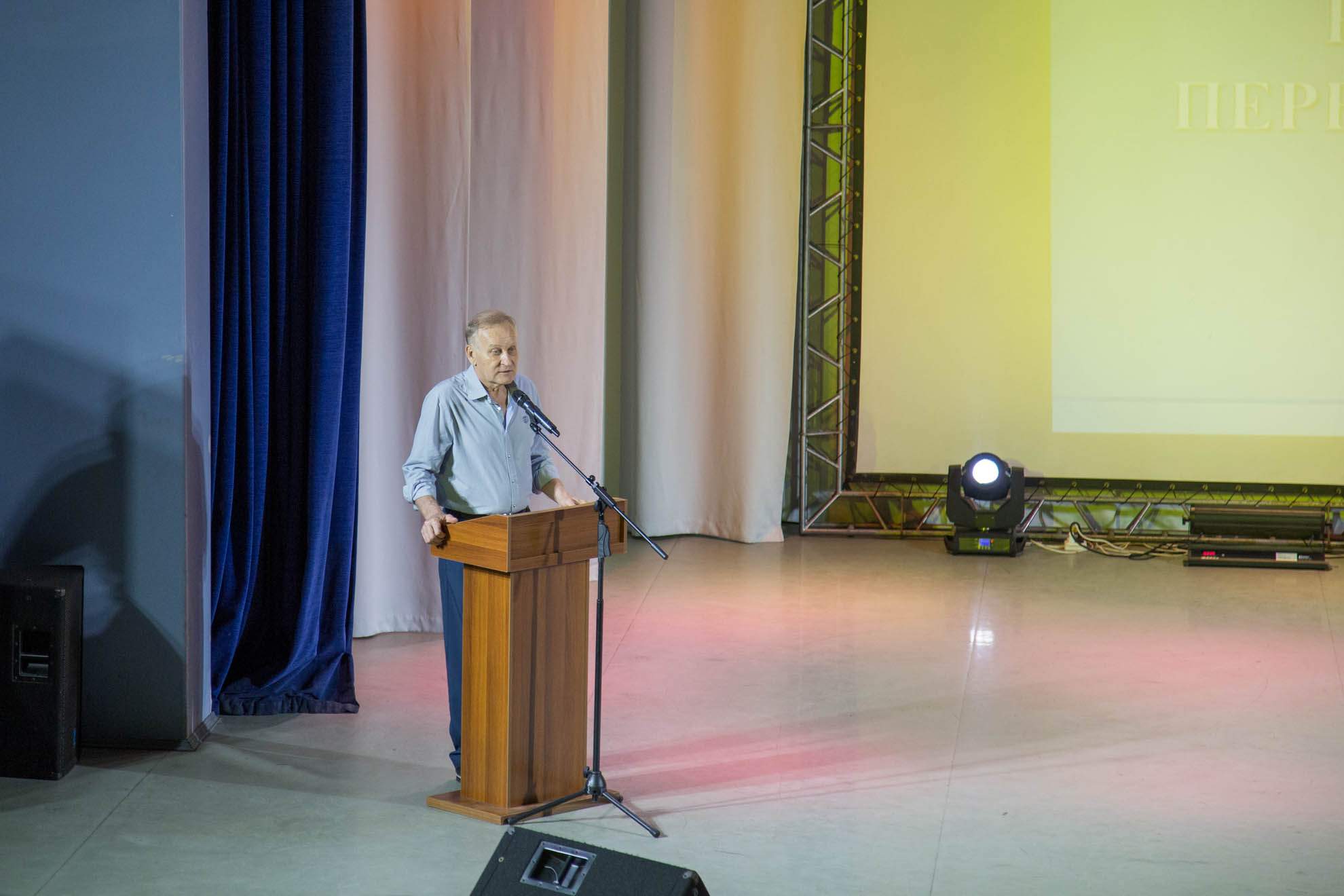 Родители первокурсников ВГУЭС пришли на первое собрание