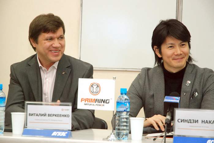 Студентам ВГУЭС рассказали, как стать чемпионами.  Секретами успеха с ребятами поделился чемпион мира по картингу, экс-пилот Формулы-1 Синзи Накано