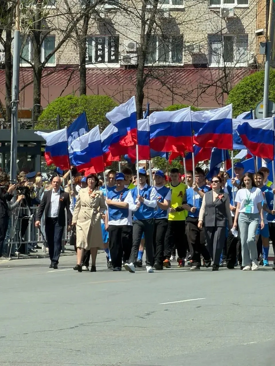 Студенты филиала ВВГУ с гордостью прошли в праздничной колонне, посвященной 81 годовщине Победы в Великой Отечественной войне