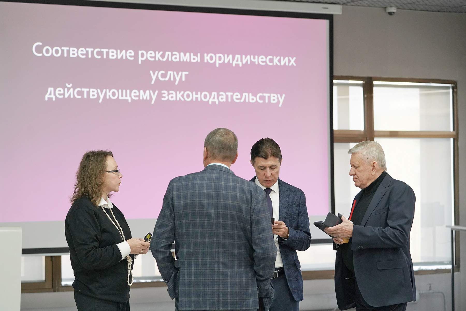 Выпускники и преподаватели ВВГУ провели исследование законности рекламы юридических услуг