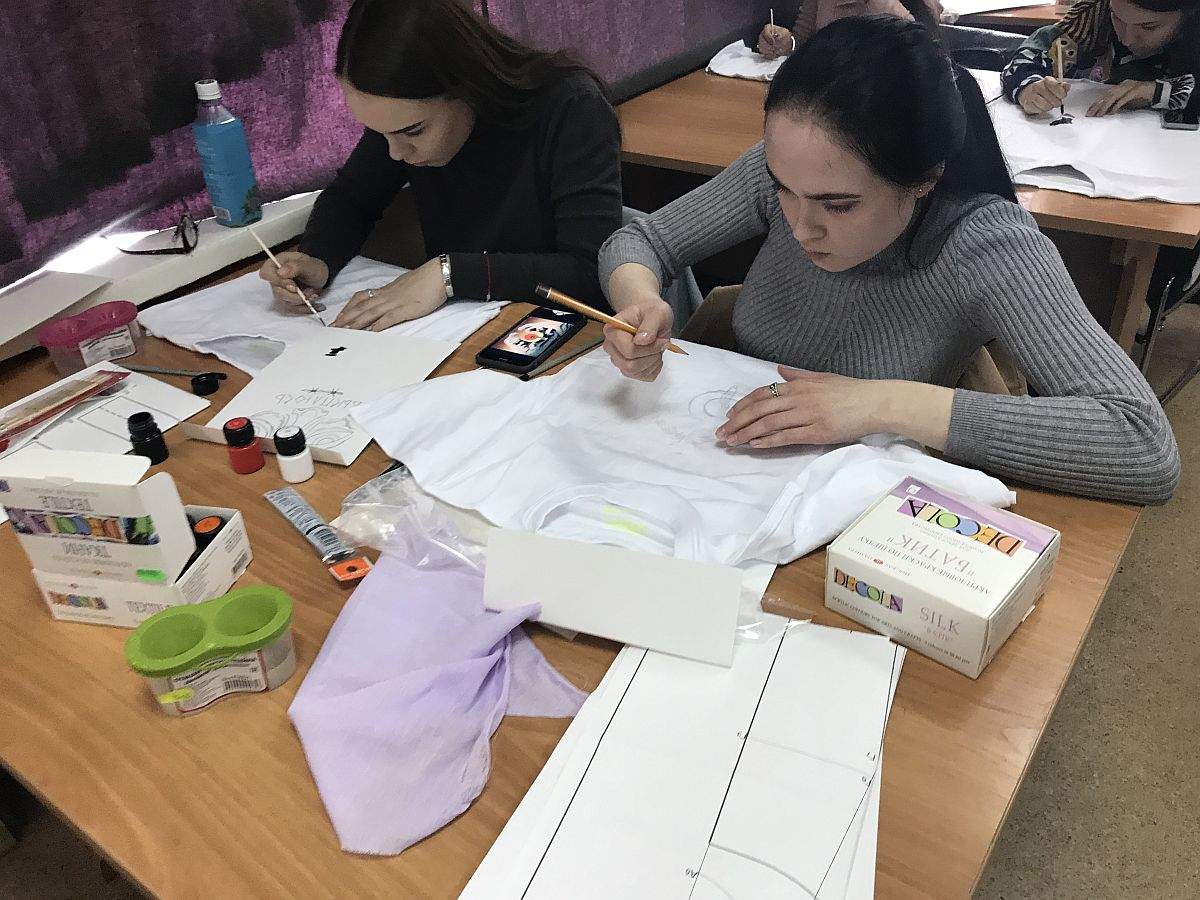 Юные владивостокцы попробовали себя в роли дизайнеров футболок