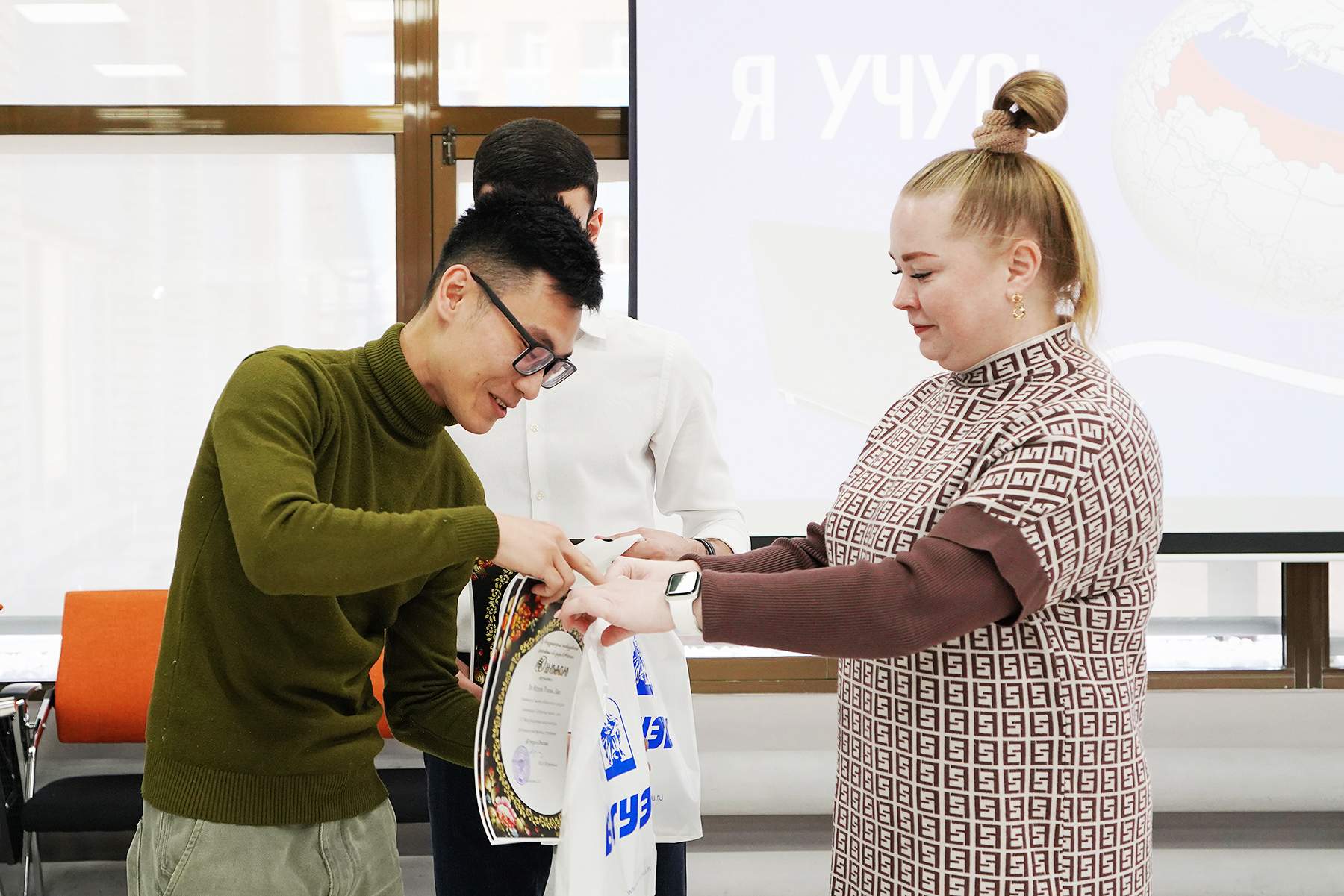 «Я учусь в России»: иностранные студенты ВГУЭС празднуют победы в нескольких конкурсах