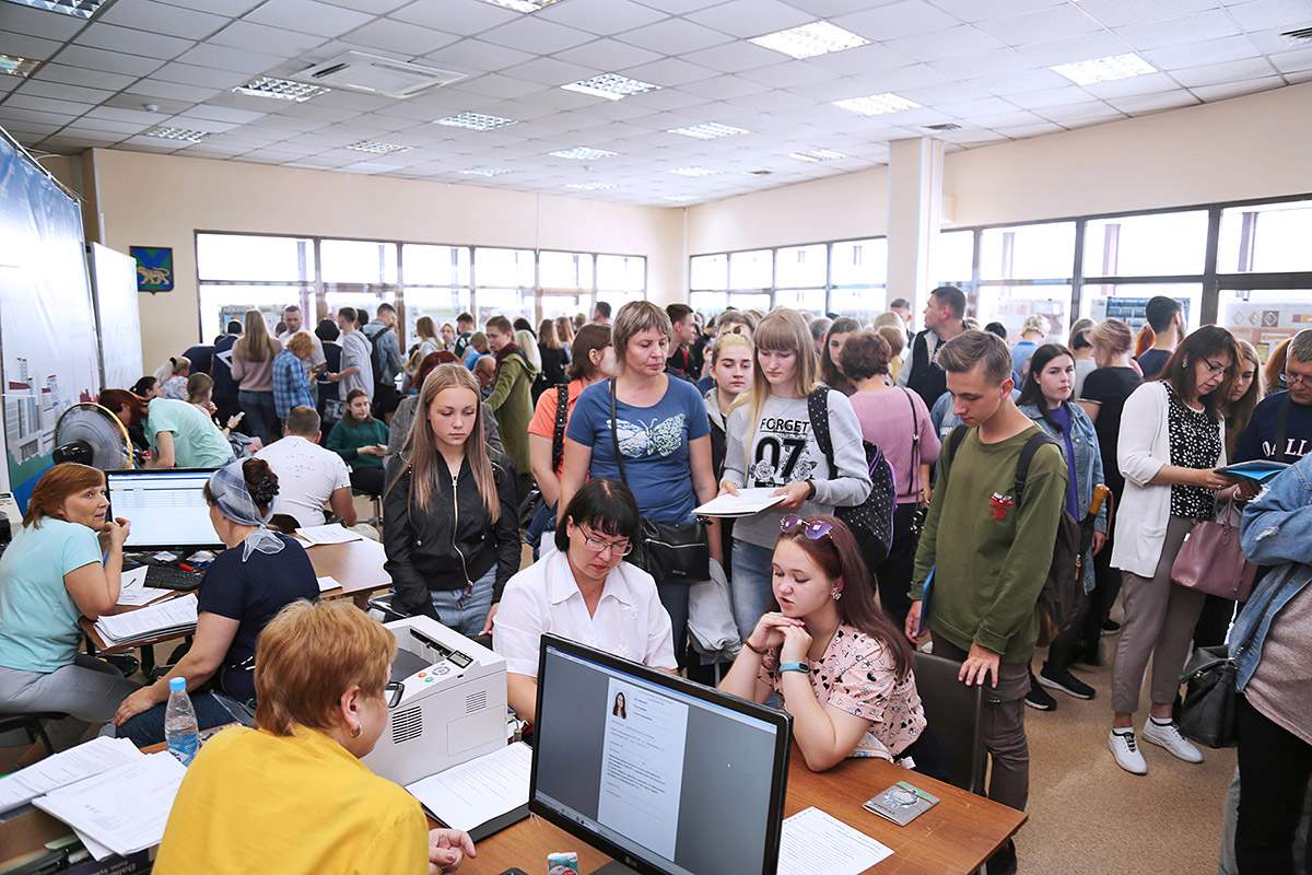 Во ВГУЭС завершился первый этап зачисления абитуриентов