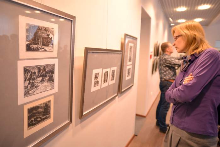 Во ВГУЭС состоялось открытие выставки Заслуженного художника России Геннадия Кунгурова