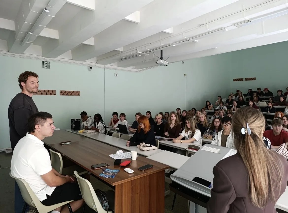 Студенты ВВГУ обсудили инклюзивность в спорте и туризме с экспертами из сообщества глухих