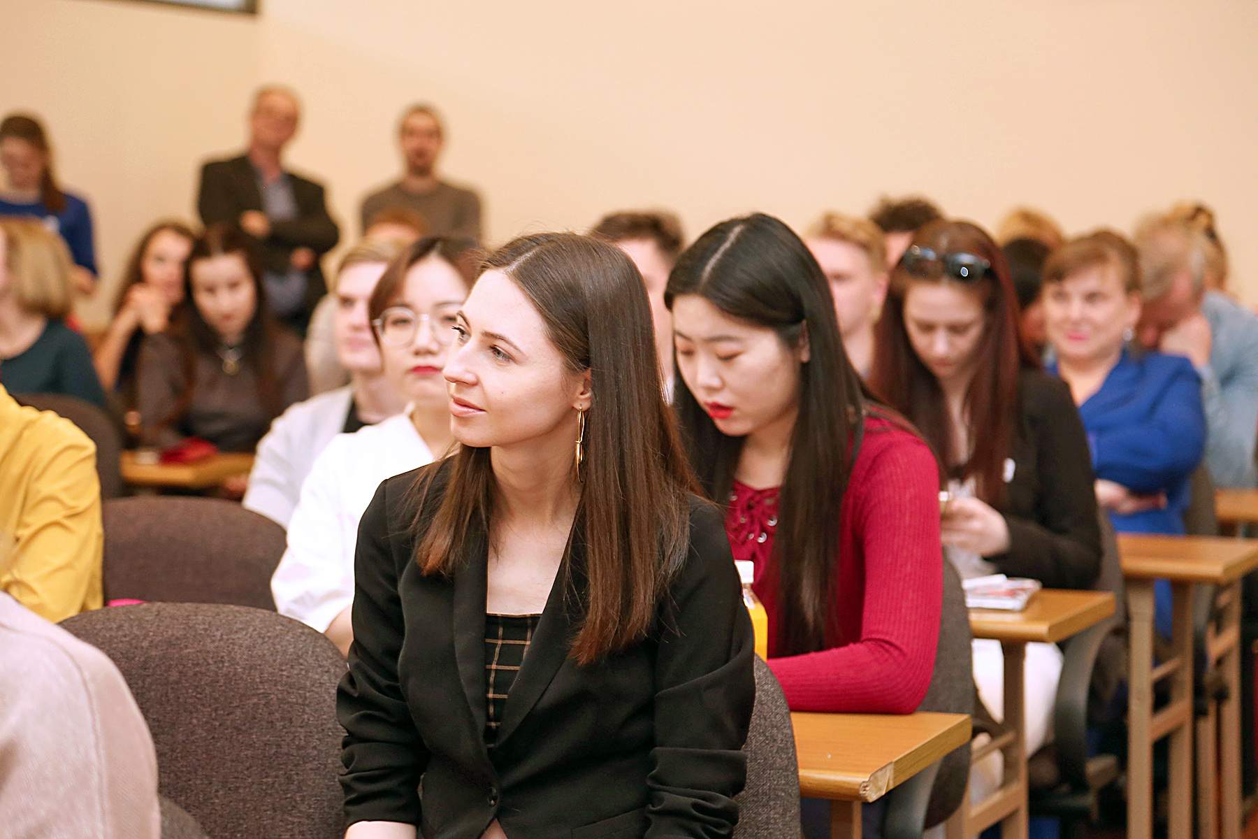 Молодые учёные вузов России и зарубежья представили своё видение интеграции науки и практики на международной конференции во ВГУЭС