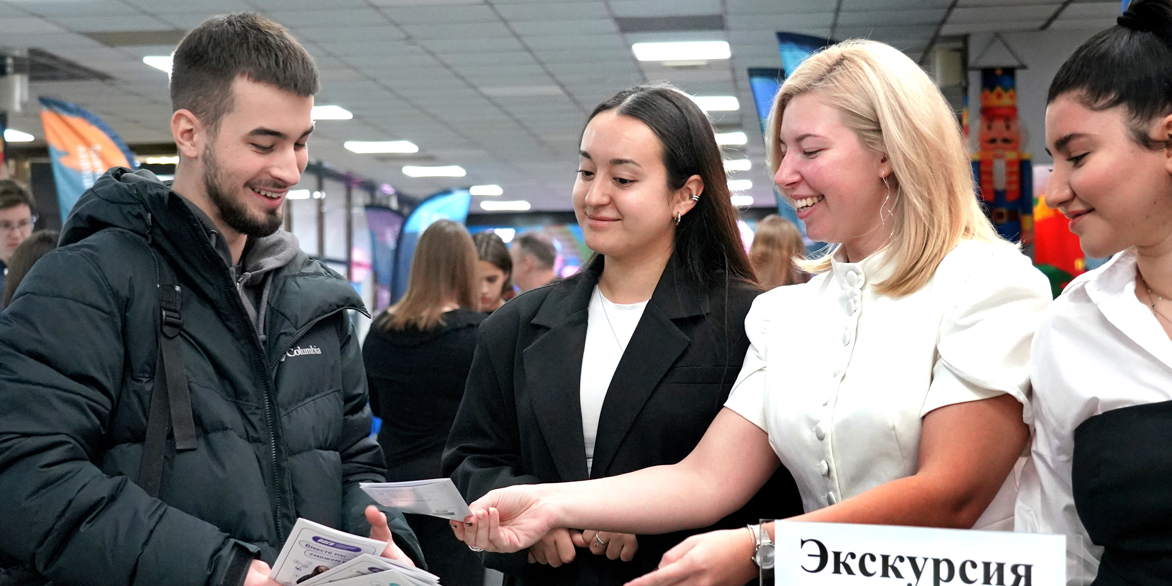 Выпускники СПО узнали о возможностях поступления в ВВГУ в день открытых дверей 