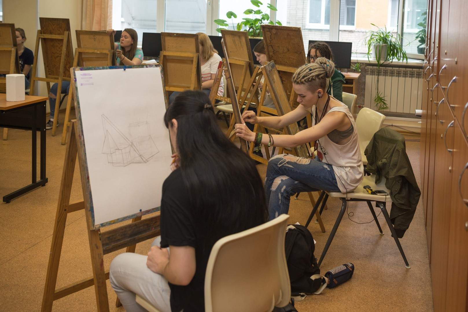 Абитуриенты-дизайнеры сдают творческие экзамены