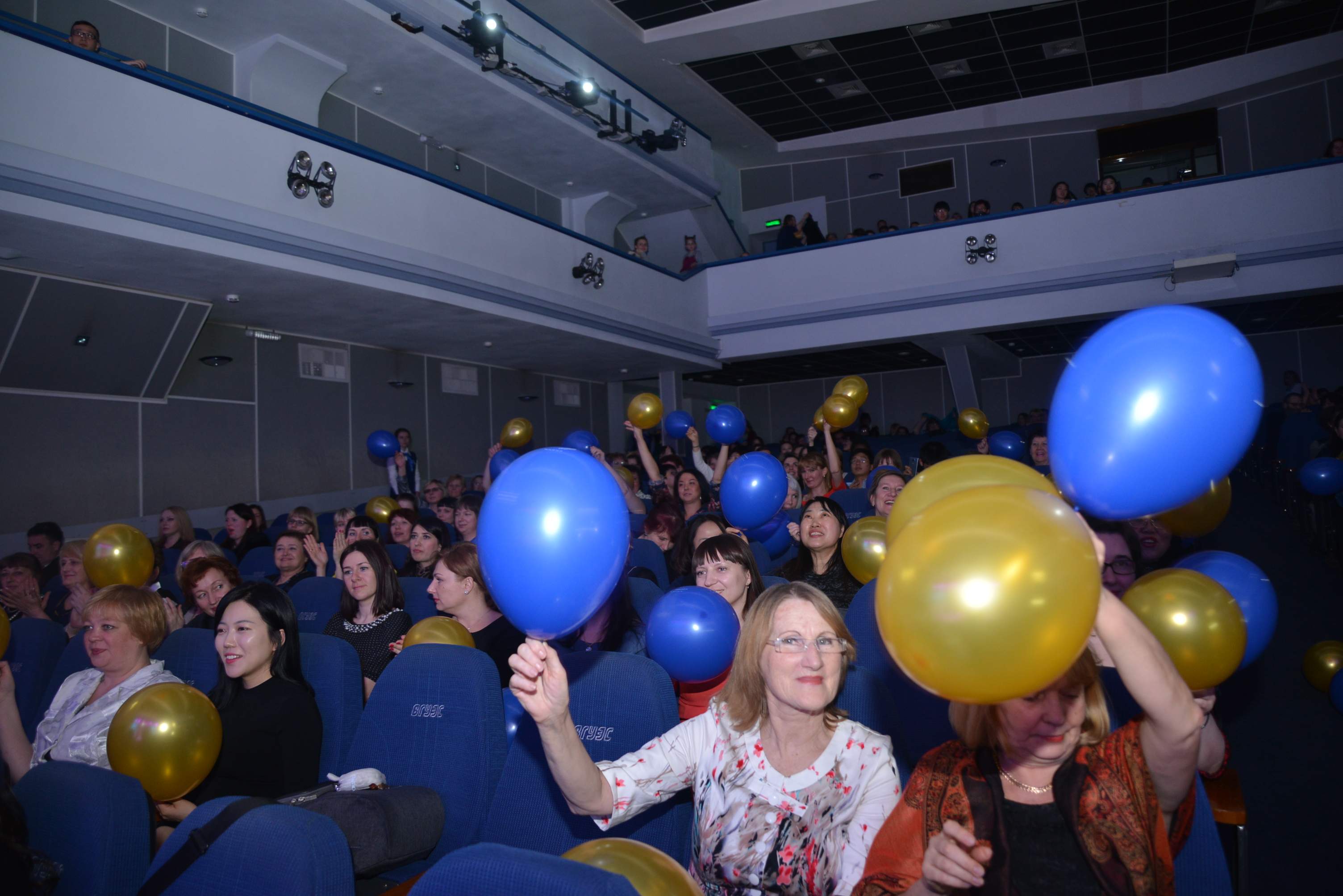 ВГУЭС поздравил милых дам