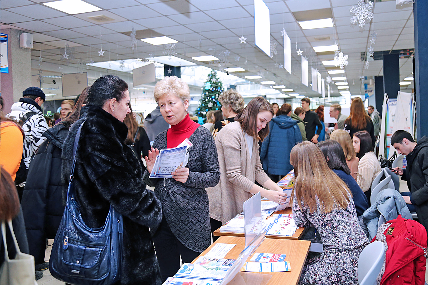 Учиться здесь - в тренде: будущие абитуриенты рассказали, почему выбирают ВГУЭС