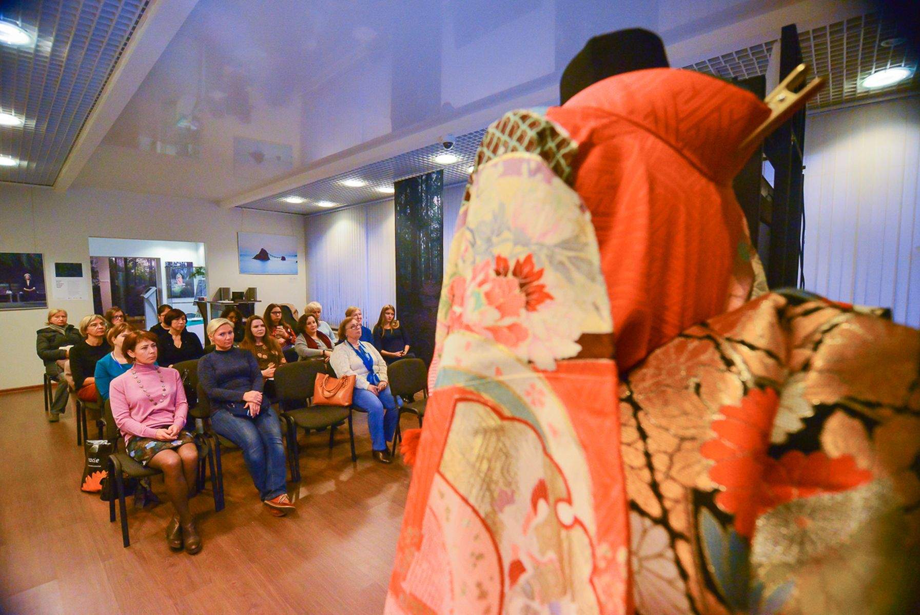 Ольга Хованчук раскрыла во ВГУЭС тайны и традиции японского кимоно