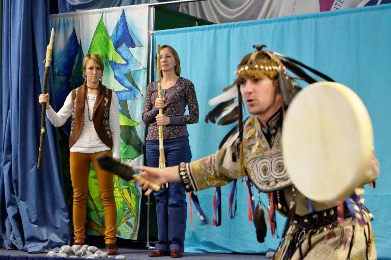 Интерактивный спектакль "Лососевый мальчик" показали в ШИОД  ВГУЭС