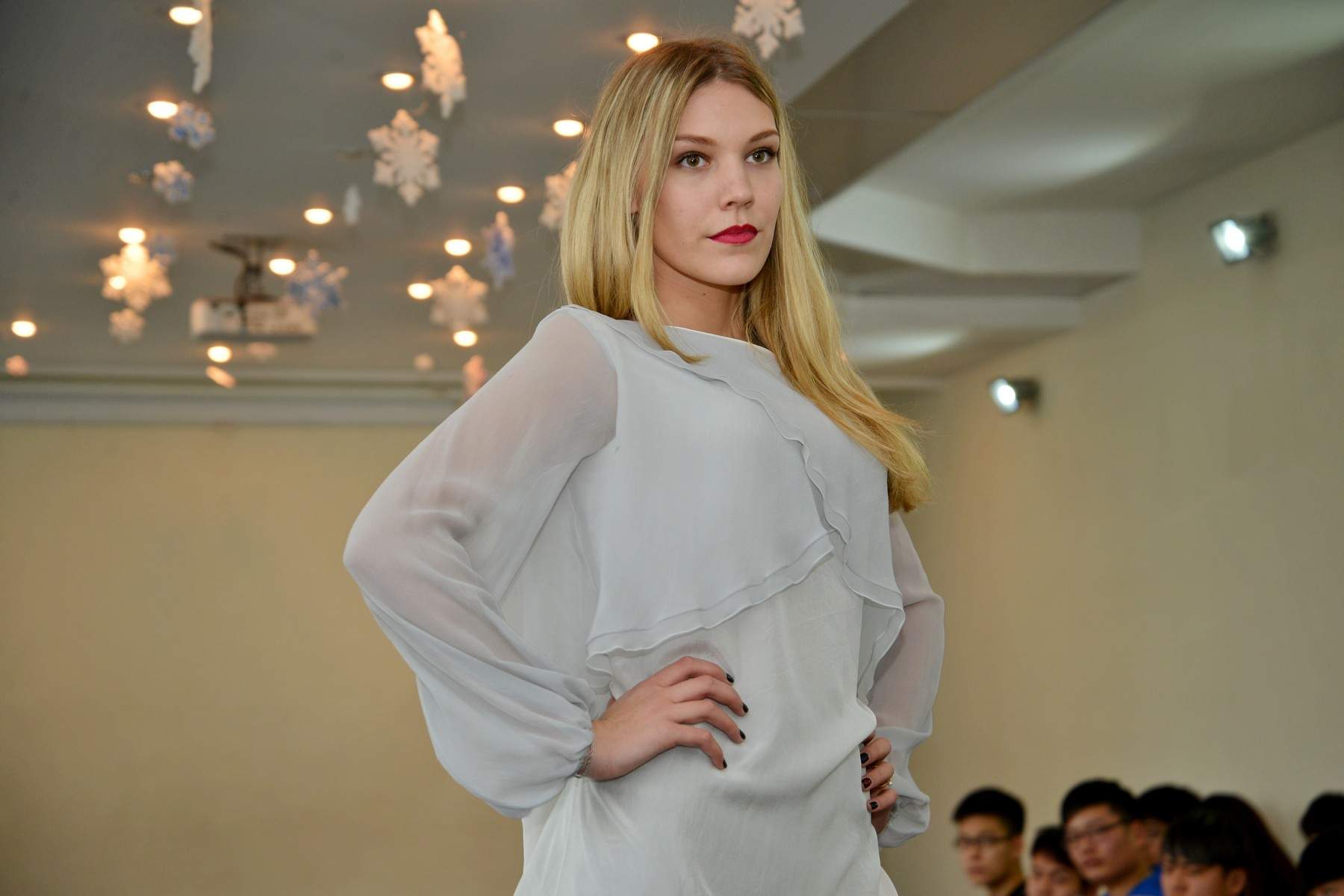 Театр моды «Пигмалион» ВГУЭС провёл новогодний модный показ