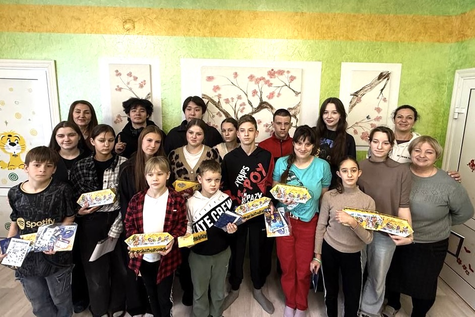 Студенты и сотрудники ВВГУ дарят новогодние подарки воспитанникам детских домов Приморья