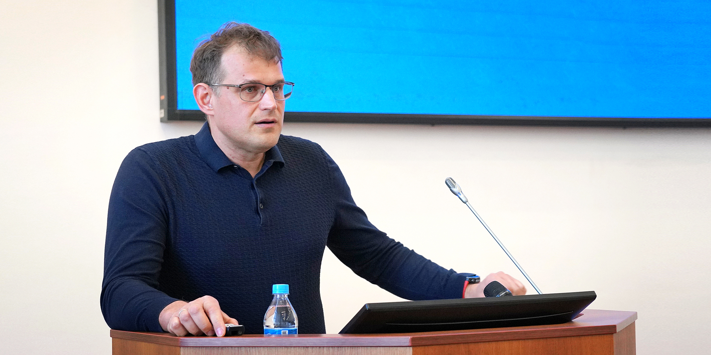 339 преподавателей, два сообщества и одна политика: как ВВГУ встраивает нейросети в образование
