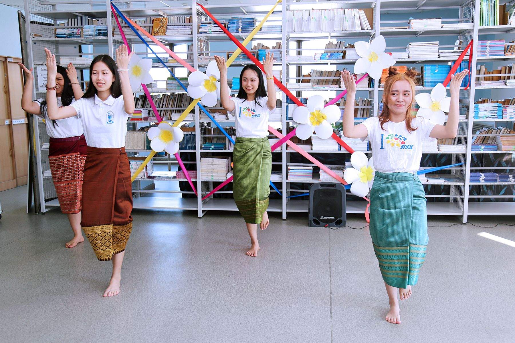 С Новым 2562-ым годом!