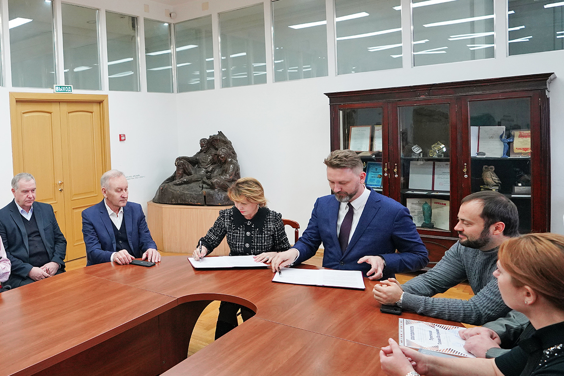 Ректор ВГУЭС Татьяна Терентьева и директор Музея истории Дальнего Востока Виктор Шалай подписали соглашение о сотрудничестве