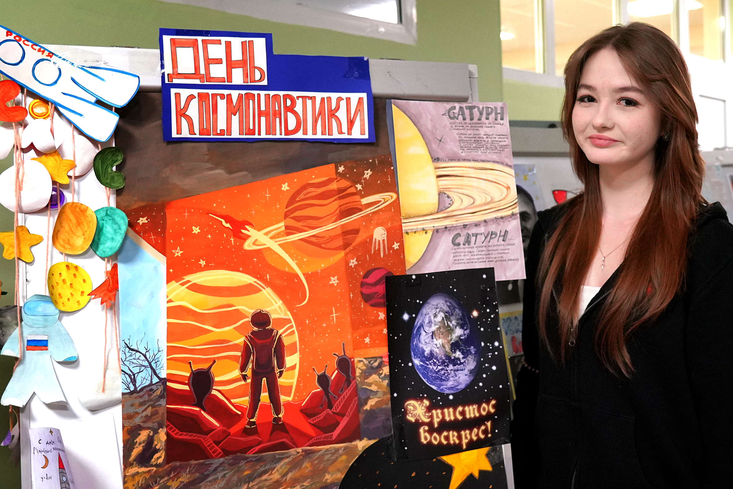 В Академическом колледже ВВГУ проходит выставка студенческих работ к 65-й годовщине Дня космонавтики