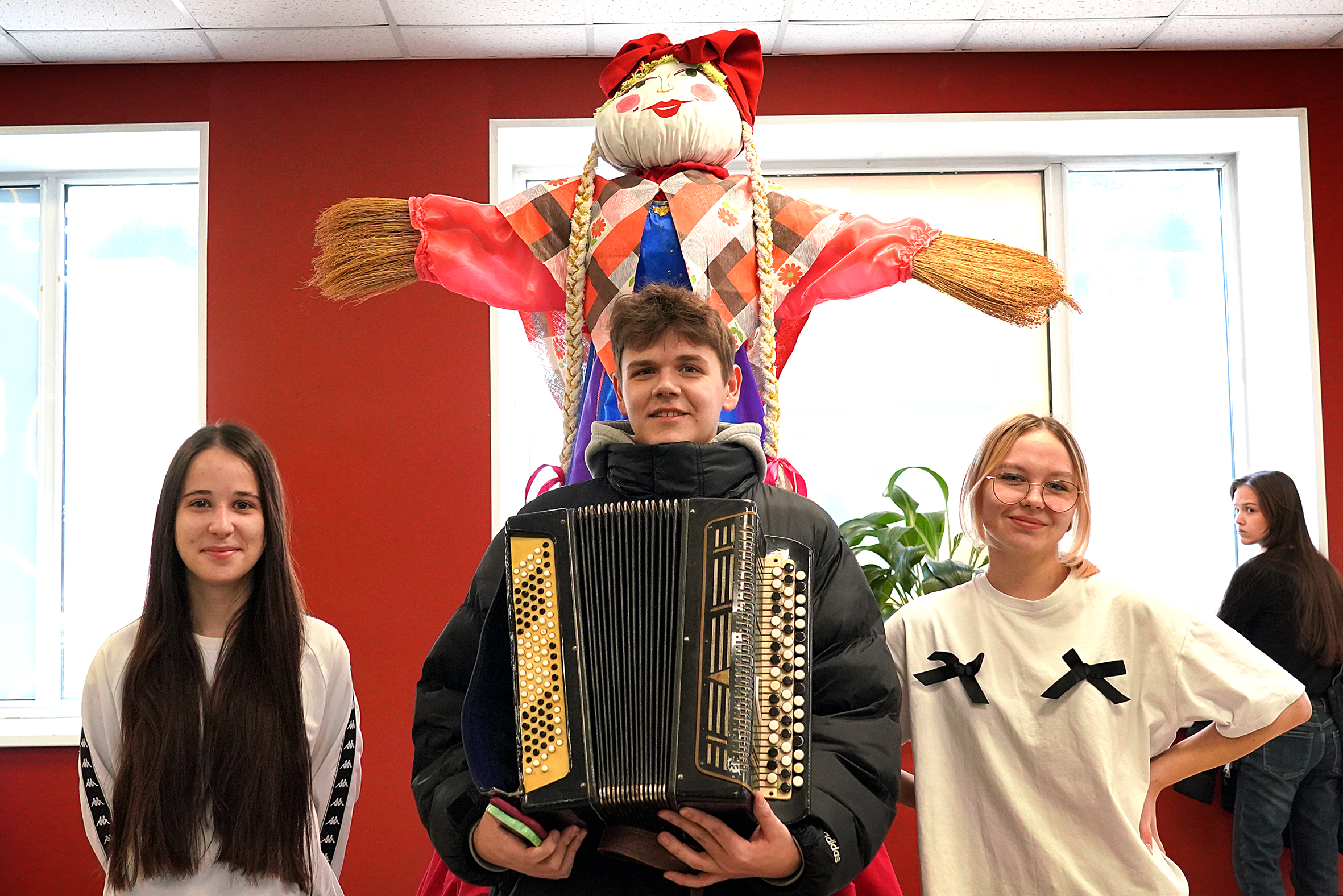 Масленичными гуляньями проводили зиму в ВВГУ